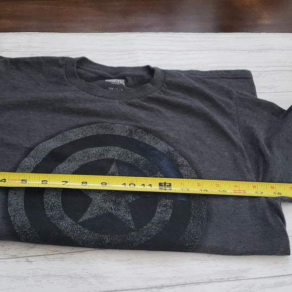 MARVEL Heather Black Heroe Shield T shirt,… - Picture 3 of 4